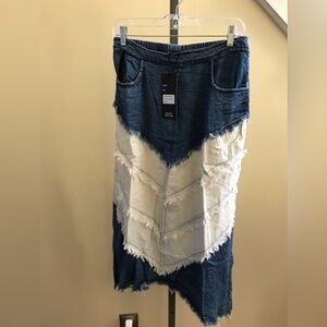YOUNG THREADS NWT Skirt Denim White Raw Edge Size Small